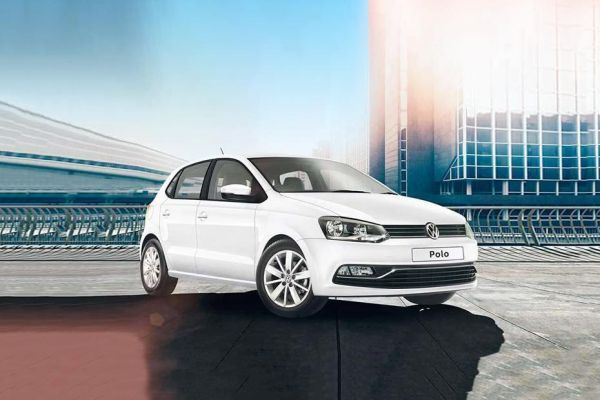 Front 1/4 left Image of Polo