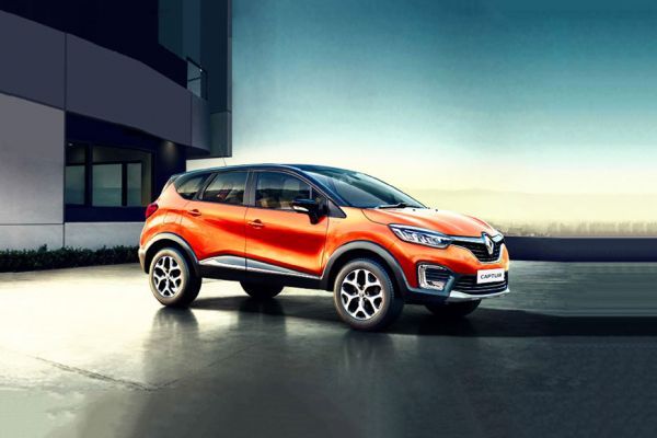 Front 1/4 left Image of Captur