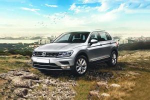 Front 1/4 left Image of Tiguan