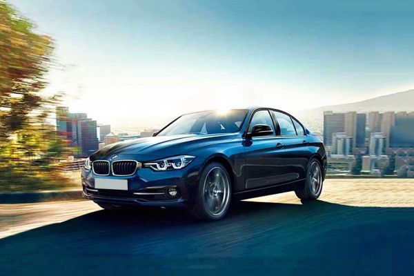 Front 1/4 left Image of 3 Series