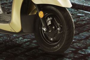 Front Tyre View of Fascino