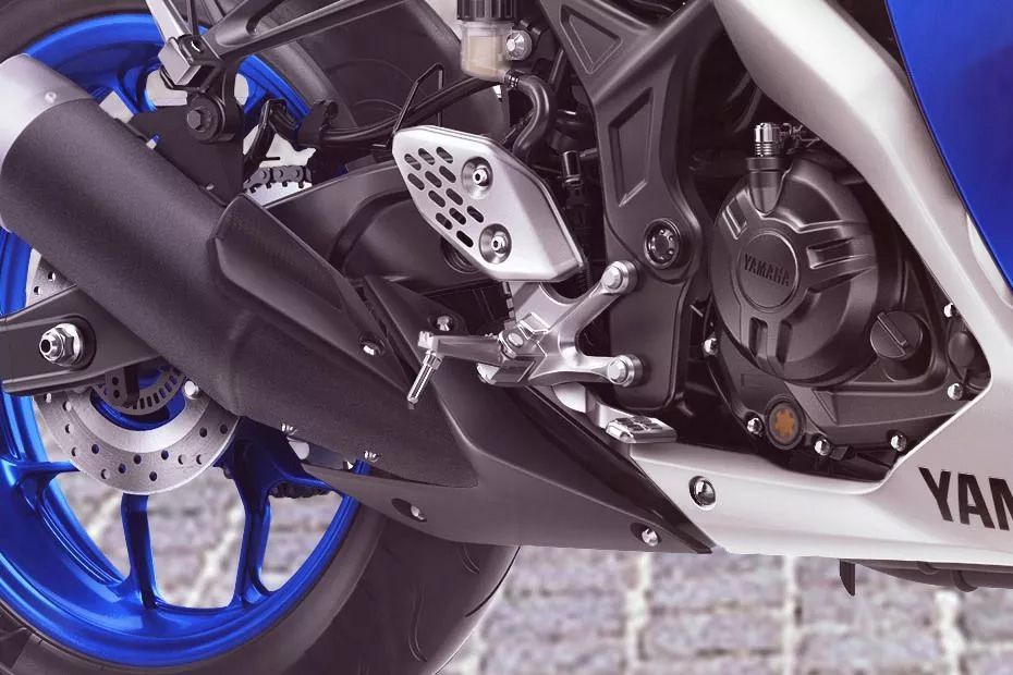 Gear Lever View of YZF R3