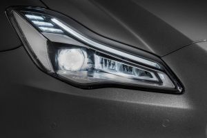 Headlamp Image of Quattroporte