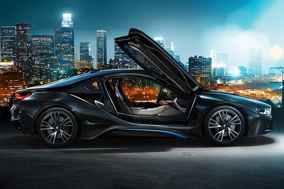 Perspective View with doors open Image of i8