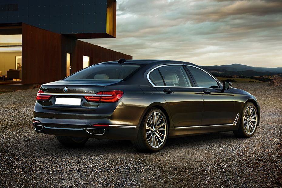 Rear 3/4 Right Image of 7 Series