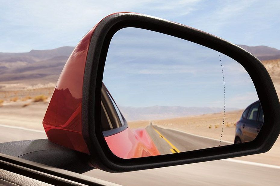 Side mirror rear angle Image of Mustang