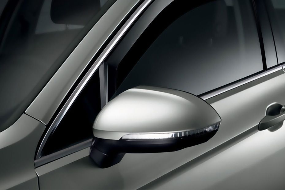 Side mirror rear angle Image of Passat
