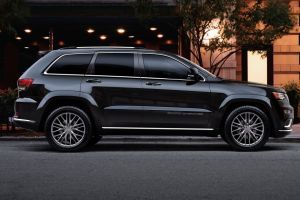 Side view Image of Grand Cherokee