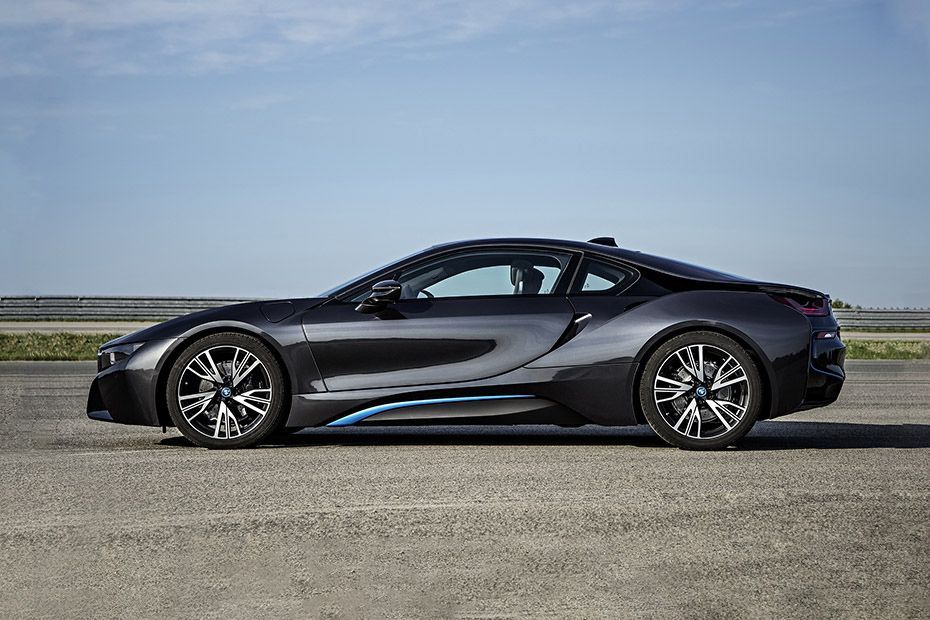 Side view Image of i8