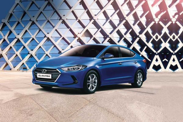 Front 1/4 left Image of Elantra