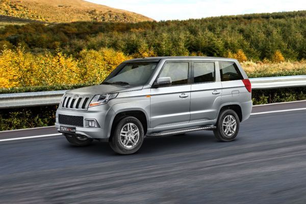 Front 1/4 left Image of TUV 300 Plus