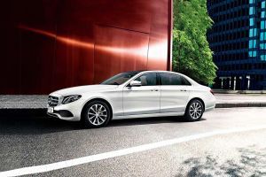 Front 1/4 left Image of E-Class