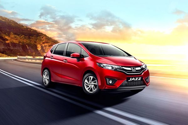 Front 1/4 left Image of Jazz