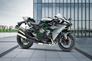 Front Right View of Ninja H2