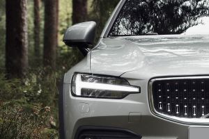 Headlamp Image of V60 Cross Country