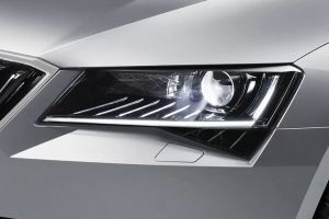 Headlamp Image of Superb