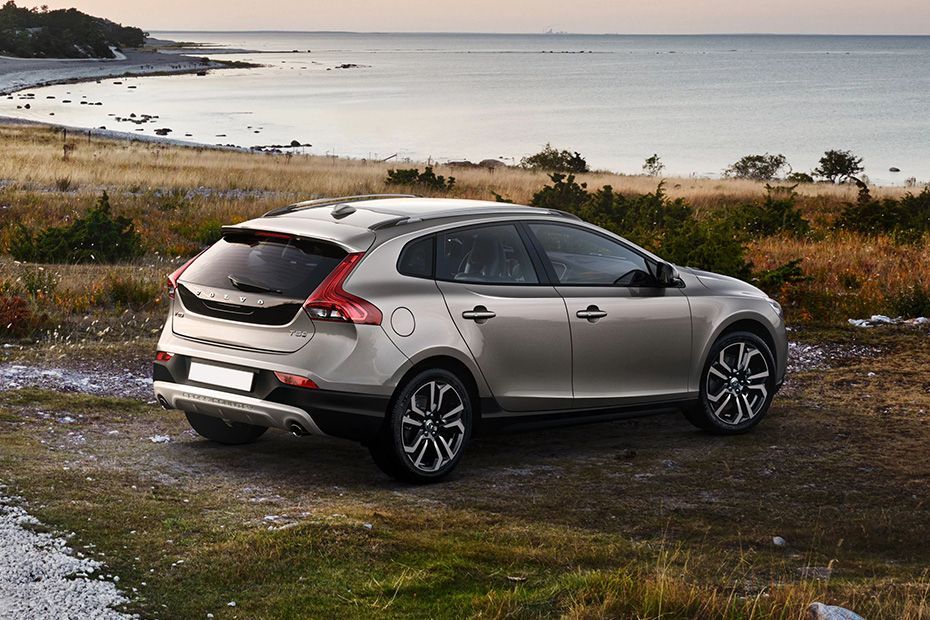 Rear 3/4 Right Image of V40 Cross Country