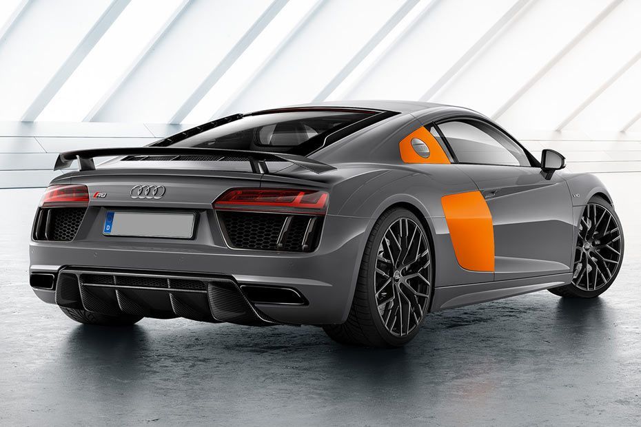 Rear 3/4 Right Image of R8