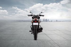 Rear View of Discover 125