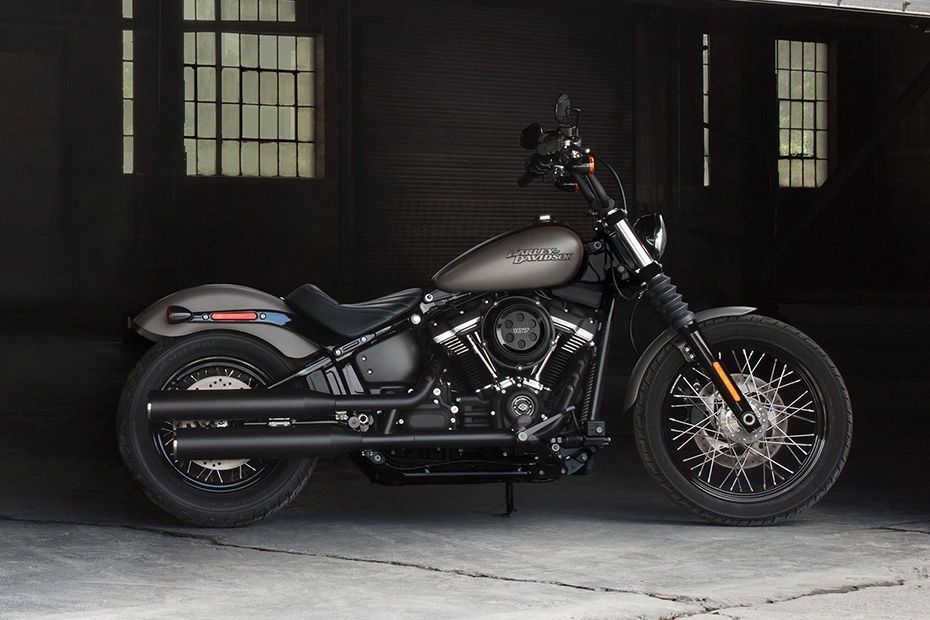 Right Side View of Street Bob