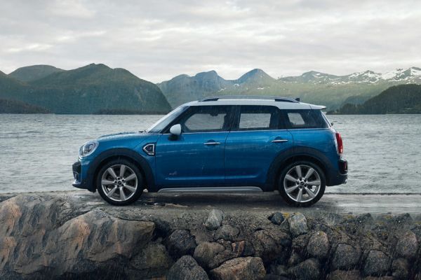 Side view Image of Countryman