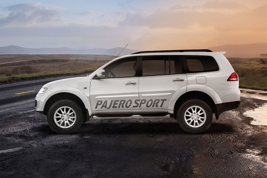 Side view Image of Pajero Sport