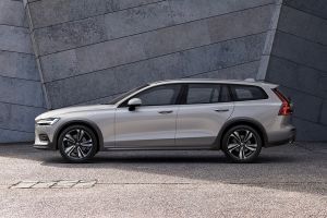 Side view Image of V60 Cross Country