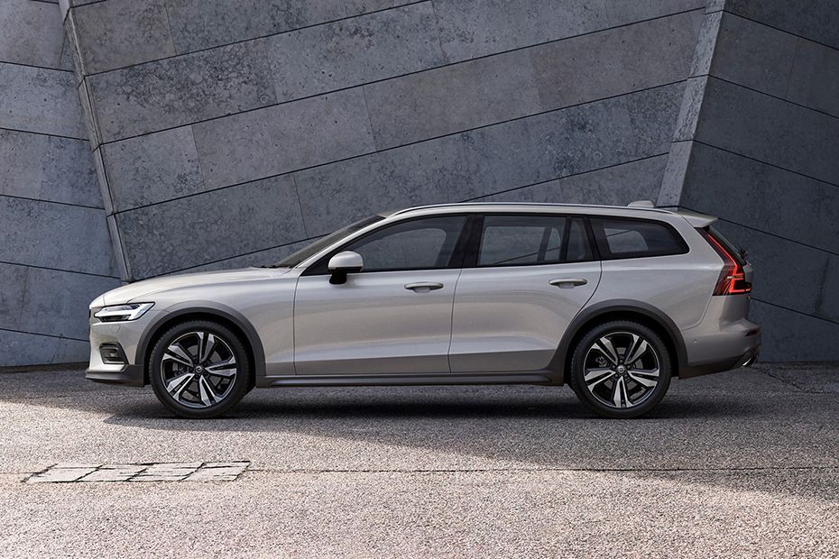Side view Image of V60 Cross Country