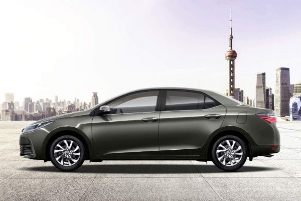 Toyota Corolla Altis 2026 Price, Variants, Mileage, Specs & Colours ...