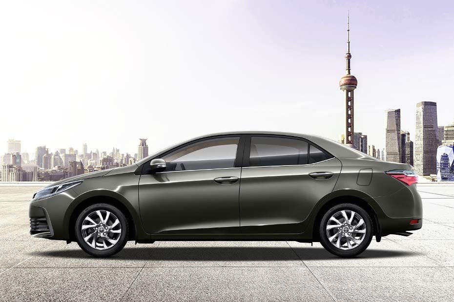 Side view Image of Corolla Altis