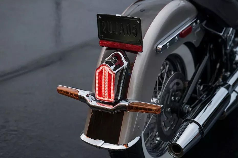Tail Light of Deluxe