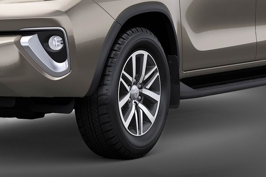 Wheel arch Image of Fortuner