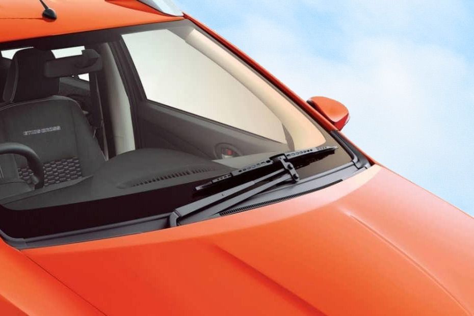 Wiper with full windshield Image of Etios Cross