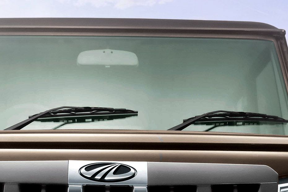 Wiper with full windshield Image of Bolero