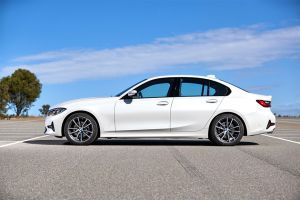 Side view Image of 3 Series
