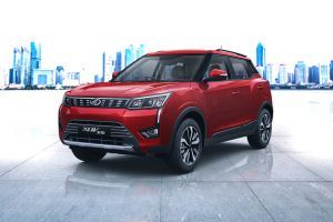 Front 1/4 left Image of XUV300