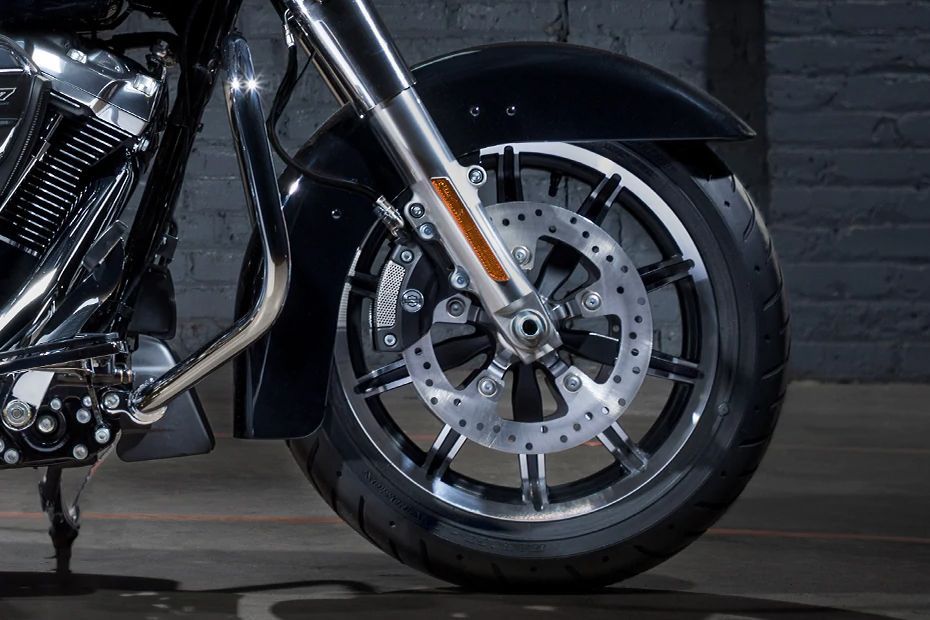 Front Tyre View of Electra Glide Standard