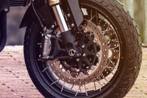 Front Brake View of Leoncino 800