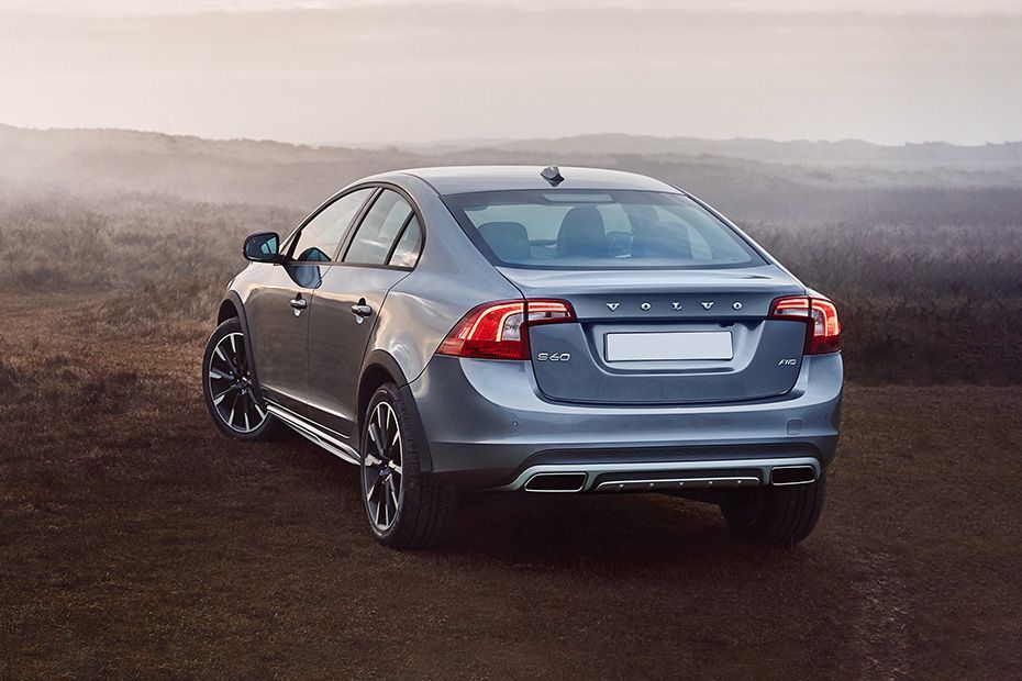 Rear 3/4 left Image of S60 Cross Country