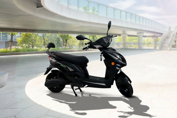 Front Right View of Gen Nxt Nanu E-scooter