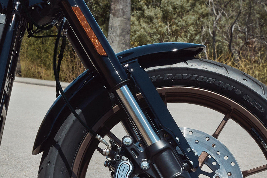 Front Suspension View of Low Rider S
