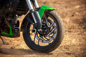 Front Tyre View of Dominar 400