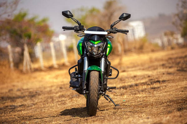 Pulsar dominar 400 discount on road price