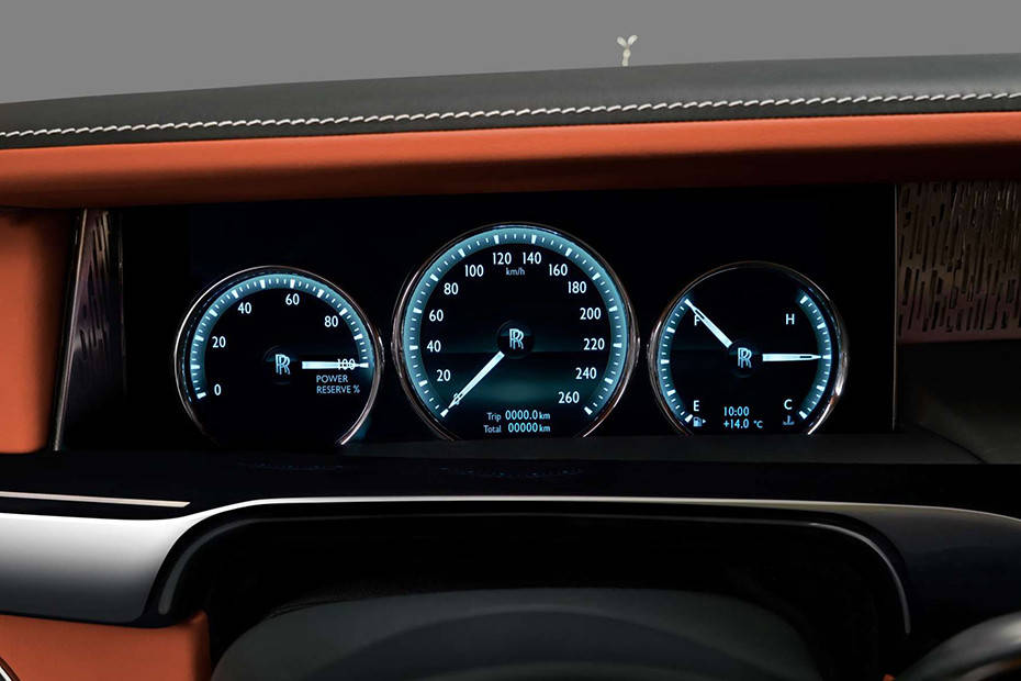 Instrumentation console on start-up Image of Rolls Royce Phantom