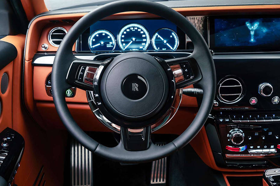 Steering close up Image of Rolls Royce Phantom