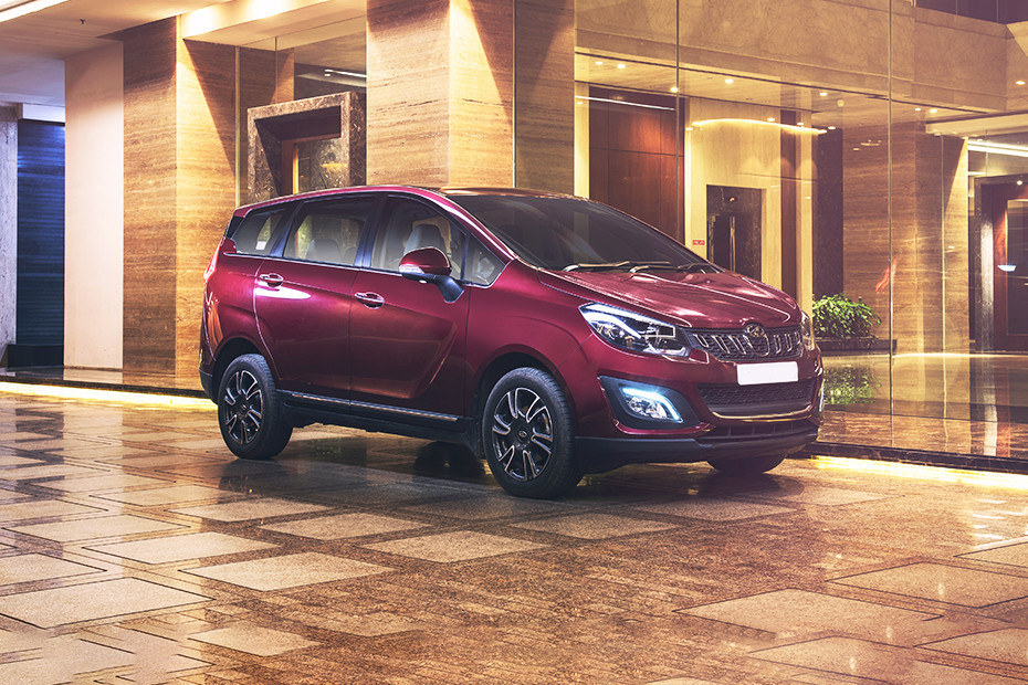 Mahindra Marazzo Price 2021, June Offers, Images, Mileage, Review, Specs.