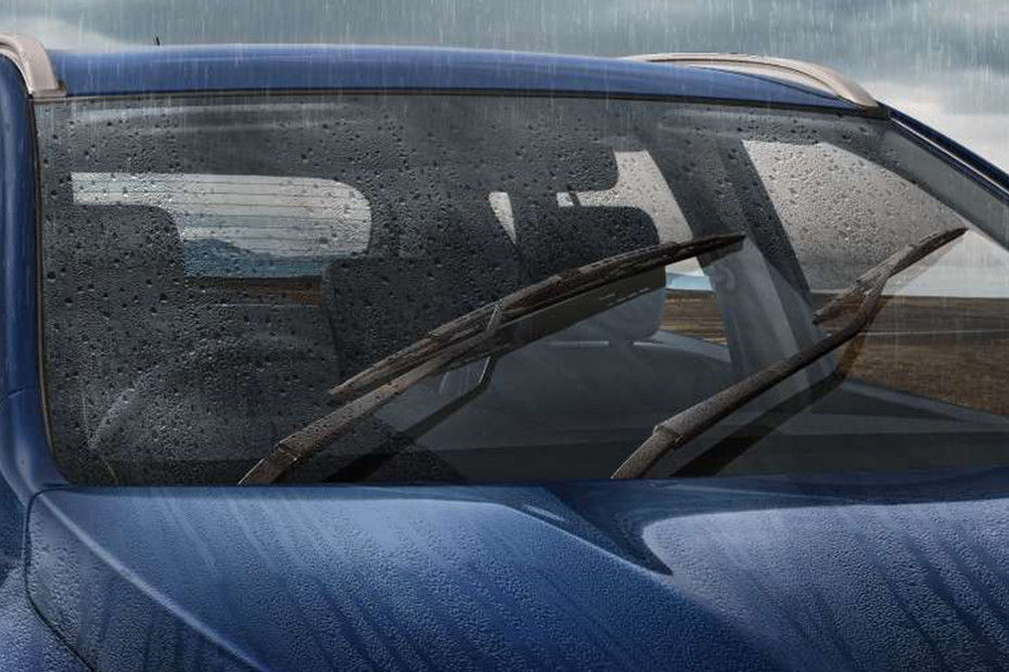 Wiper with full windshield Image of S-Cross