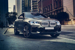 Front 1/4 left Image of X6