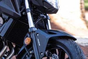 Front Mudguard & Suspension of CB500F