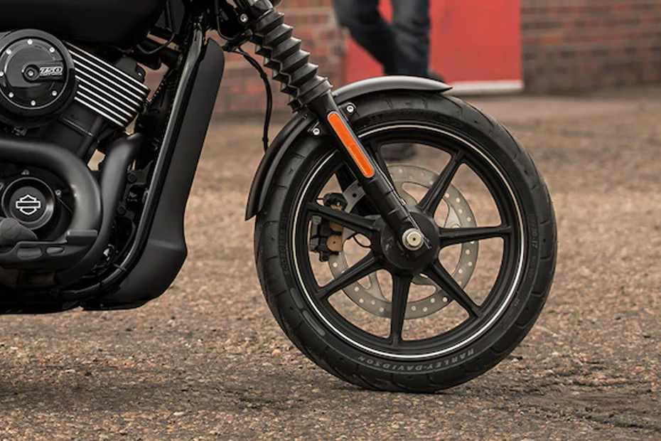 Front Tyre View of Street 750